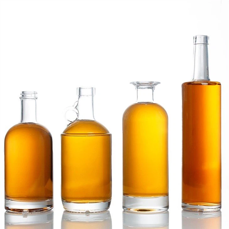 Botella de licor de vidrio